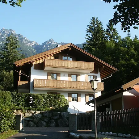 Almhuettenweg Dreitorspitze Garmisch-Partenkirchen